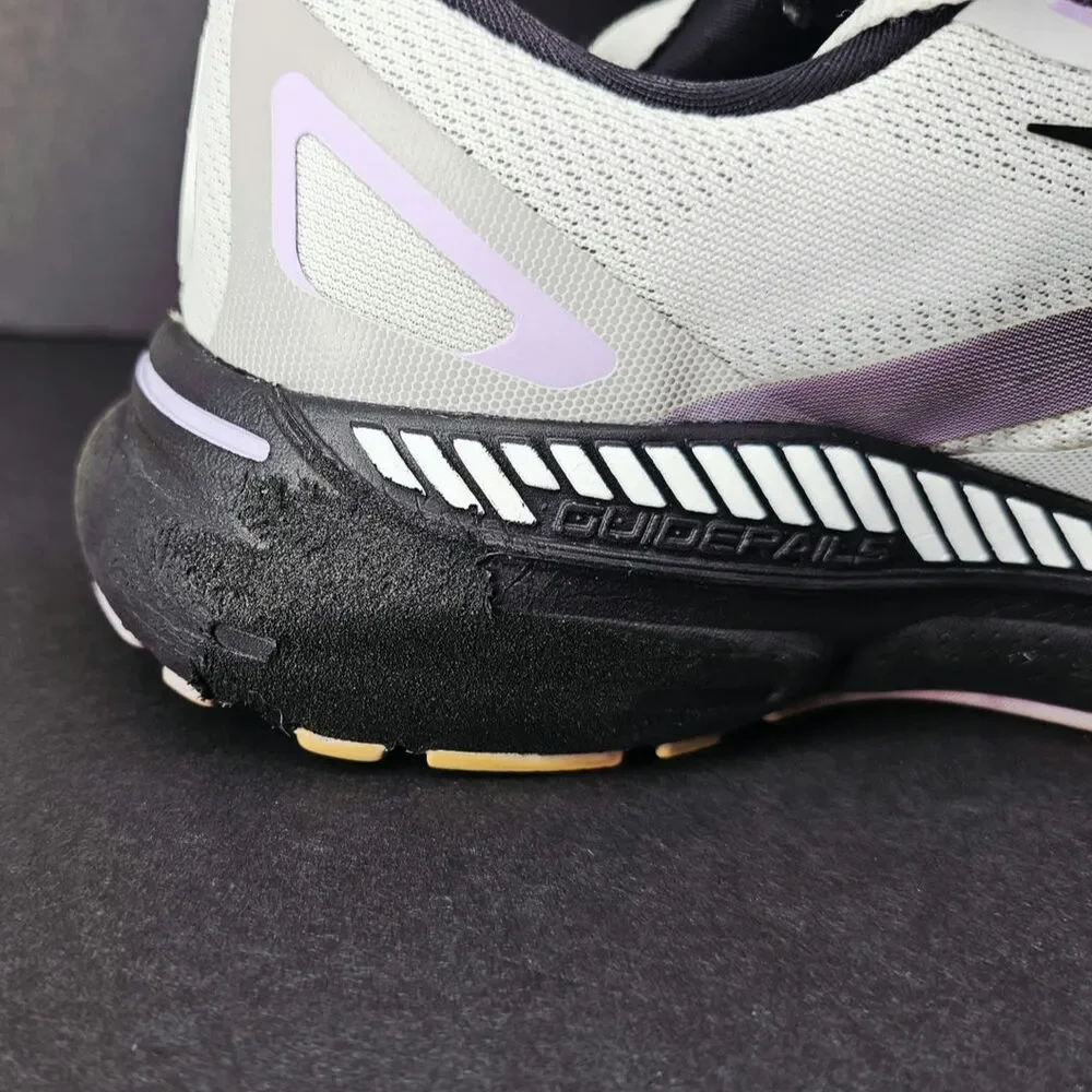 Brooks Women 8.5 Comfy footwear